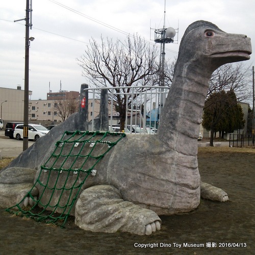 グリーンベルト（東雲町かいじゅう広場）のブラキオサウルスすべり台
