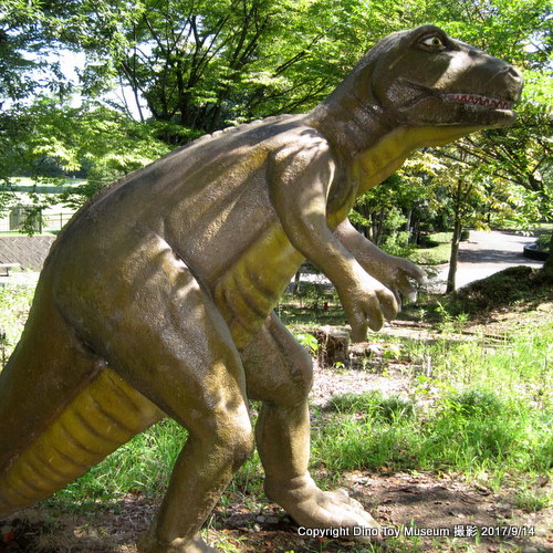 佐野市運動公園のアロサウルス