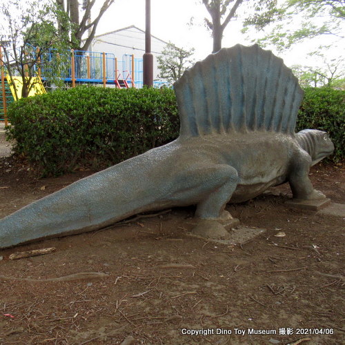 諏訪山公園のミニサイズのエダホサウルス