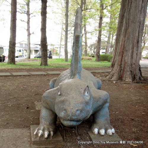 諏訪山公園のミニサイズのエダホサウルス