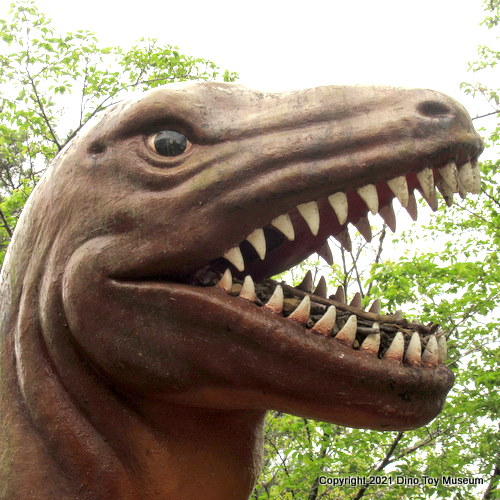 水戸市森林公園のアロサウルス