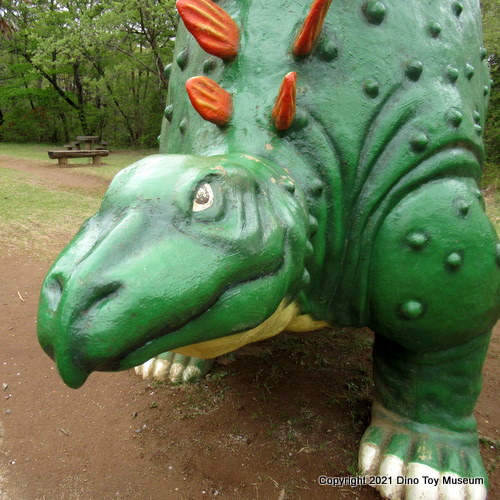水戸市森林公園のステゴサウルス