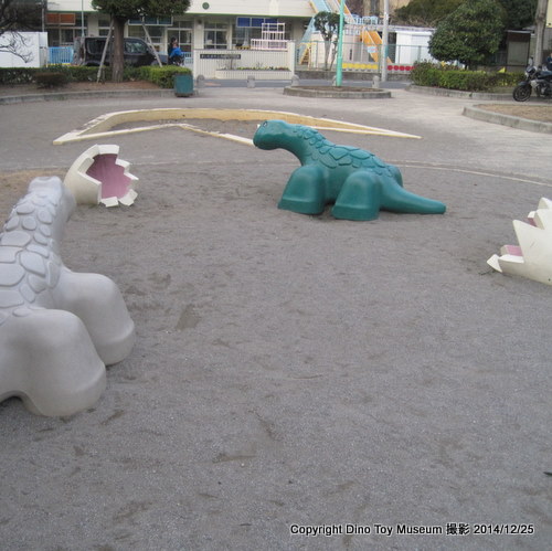 根岸東児童公園のティラノ以外の恐竜たち