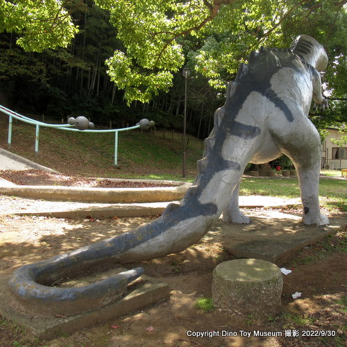 コミュニティ第２児童公園のアロサウルス