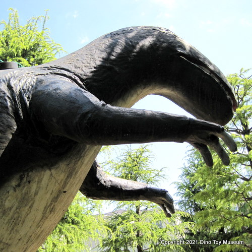 北沼公園のアロサウルス