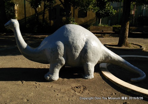 すわくぼ児童遊園のブロントザウルス