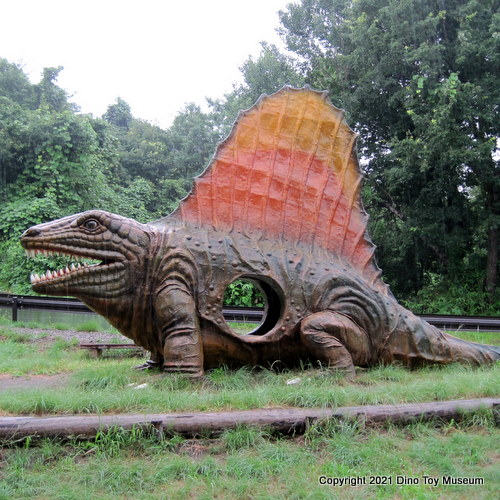 茶臼山恐竜公園のディメトロドン