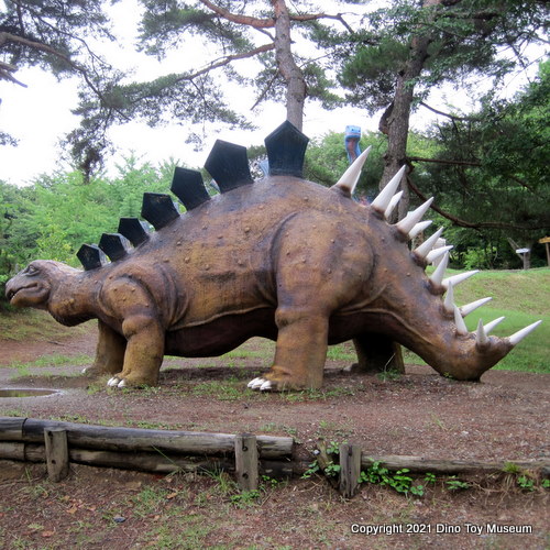 茶臼山恐竜公園のケントロサウルス