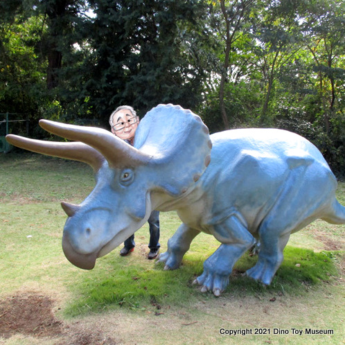 小室山公園　恐竜広場のトリケラトプス