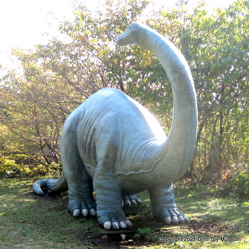 小室山公園　恐竜広場のブロントサウルス