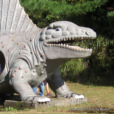 小室山公園　恐竜広場のディメトロドン