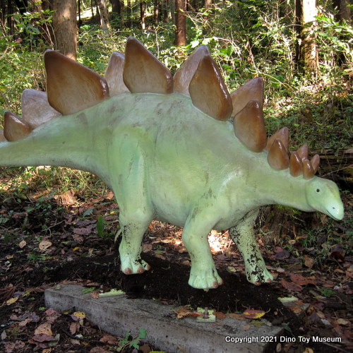 小室山公園　恐竜広場のステゴサウルス&オルニトミムス