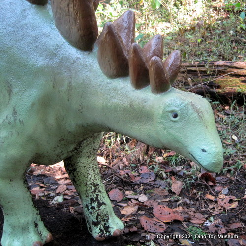 小室山公園　恐竜広場のステゴサウルス&オルニトミムス