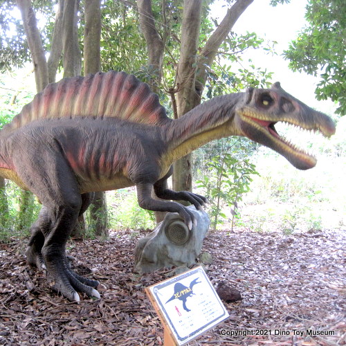 伊豆アニマルキングダム　恐竜が棲む森のスピノサウルス