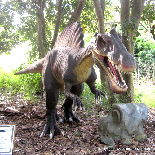 伊豆アニマルキングダム　恐竜が棲む森のスピノサウルス