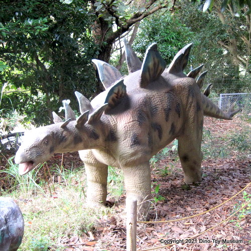 伊豆アニマルキングダム　恐竜が棲む森のステゴサウルス