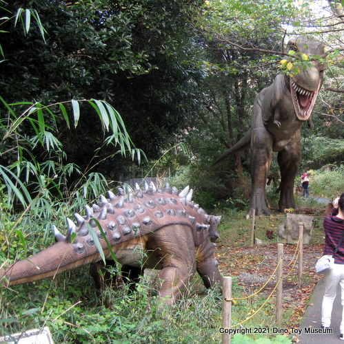 伊豆アニマルキングダム　恐竜が棲む森のアンキロサウルス