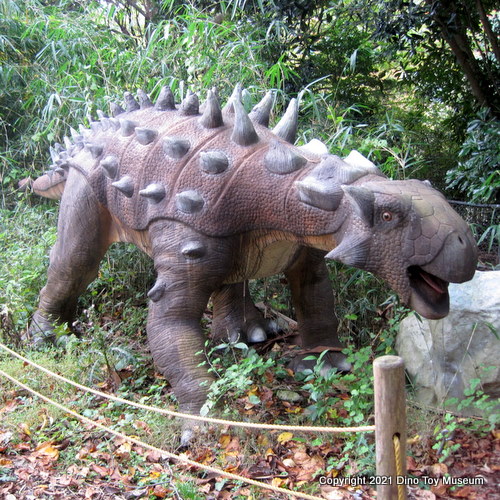 伊豆アニマルキングダム　恐竜が棲む森のアンキロサウルス
