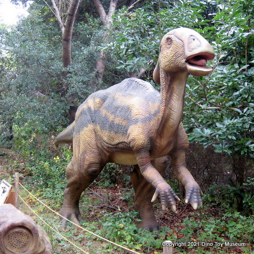 伊豆アニマルキングダム　恐竜が棲む森のパラサウロロフス