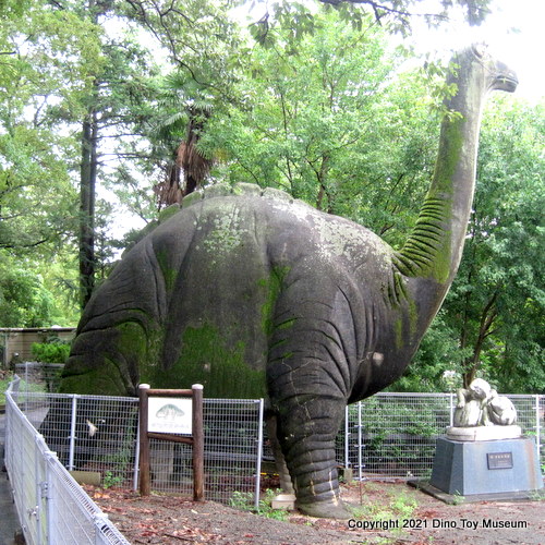東山動植物園のブロントサウルス