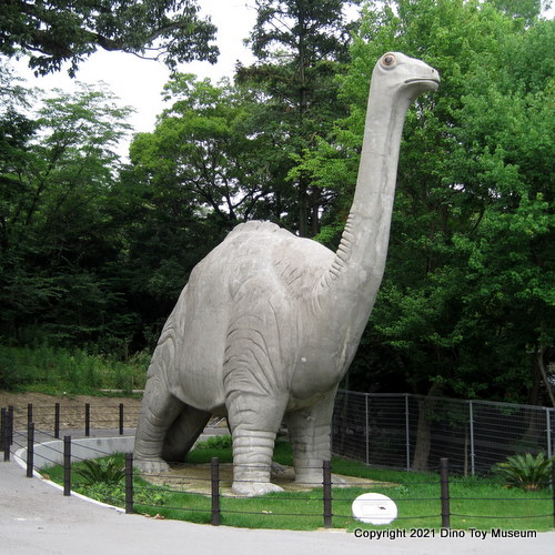 東山動植物園のブロントサウルス
