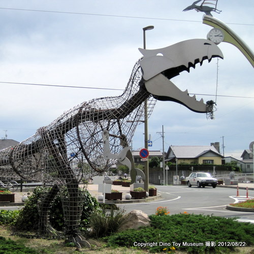 二川駅前の恐竜モニュメントのプテラノドン