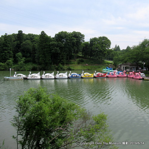 県民公園　太閤山ランドのネッシー（ボート）