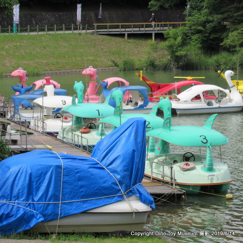 県民公園　太閤山ランドのネッシー（ボート）