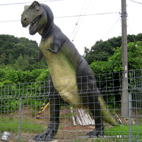 エムクラスガーデン三田のティラノサウルス