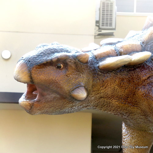 長崎市恐竜博物館の案内看板「鎧竜の一種」の鎧竜の一種