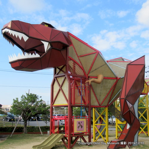 東浜きょうりゅう公園のロボットみたいなティラノサウルス
