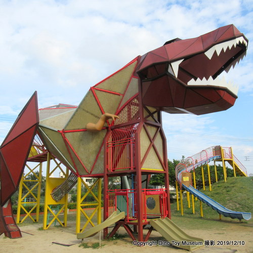 東浜きょうりゅう公園のロボットみたいなティラノサウルス