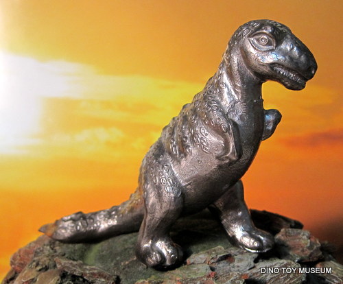 �A���T�E���X